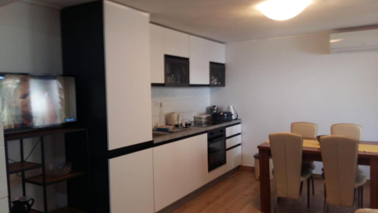 Apartmani Gojevic Водице Екстериор снимка